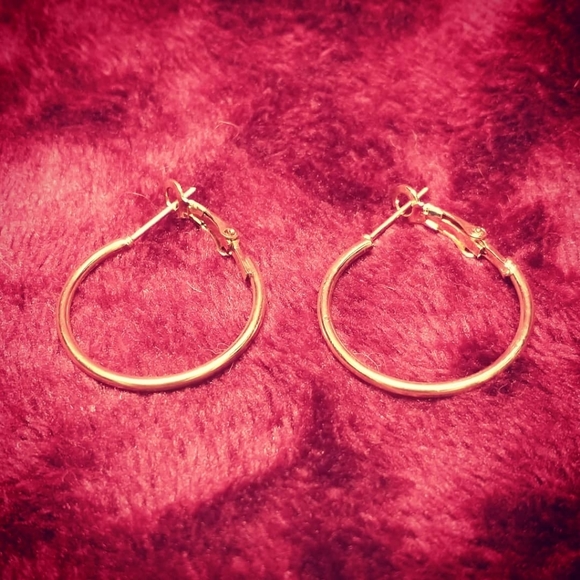 Golden Hoop Earrings .9in/2.29cm - Picture 1 of 4